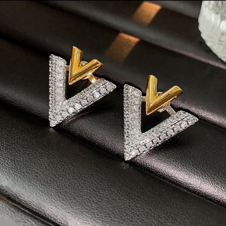 18k V Shape Stud Earrings